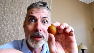 Gigante nojento comendo tomates - PAPAI GIGANTE 31 - Richard Lennox