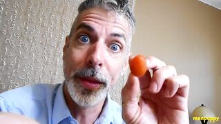 Gigante nojento comendo tomates - PAPAI GIGANTE 31 - Richard Lennox