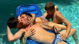 Ayden, Kayden e Shane - Pooltime Threeway! - Kayden Daniels Ayden James e Shane Allen