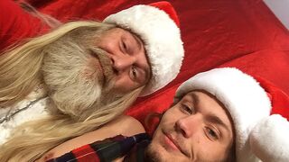 Dirty Santa Is A Ho Ho Ho - Derrick Dickem e JS Wild