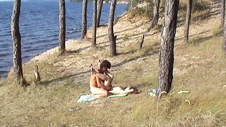 Couple dans le sexe en plein air