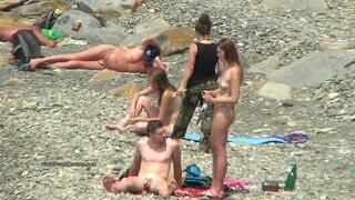 Ragazze nude sulle vere spiagge nude