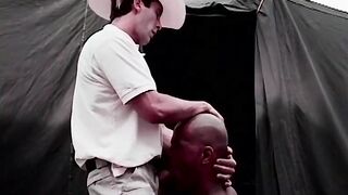 Paul Morgan Fucks Winston Love's Black Ass - Paul Morgan et Winston Love