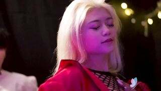 Li Zhiyan wird auf der Sexparty gefickt, verkleidet als Harley Quinn