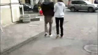 Un tizio seduce un turista