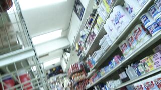 Una pareja loca acaba de tener sexo duro en el supermercado