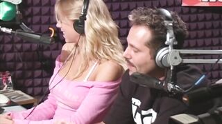 Elle semble être excitée par la diffusion en direct