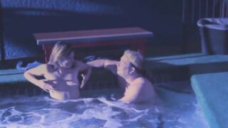 Le plaisir est génial quand vous avez une salope qui suce votre bite dans le jacuzzi