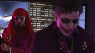 Le Joker débrouillard a fait une orgie sauvage avec Batman, la femme chat et ses captifs