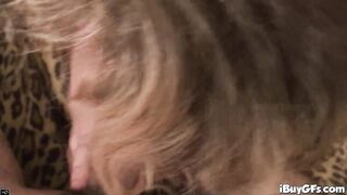 Hot Blonde Blowjob suo fidanzato