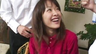 Japanese Teen Blowjob Two Dick mit weißem Slip