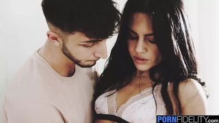 PORNFIDELITY – Apolonia esguicha todo o pau