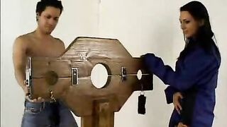 Punição bdsm PIllory