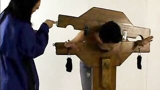 Punição bdsm PIllory