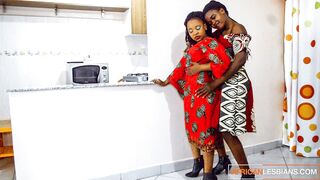 Curvy Xhosa Lesbians Scissoring Make out After Romantic Tind